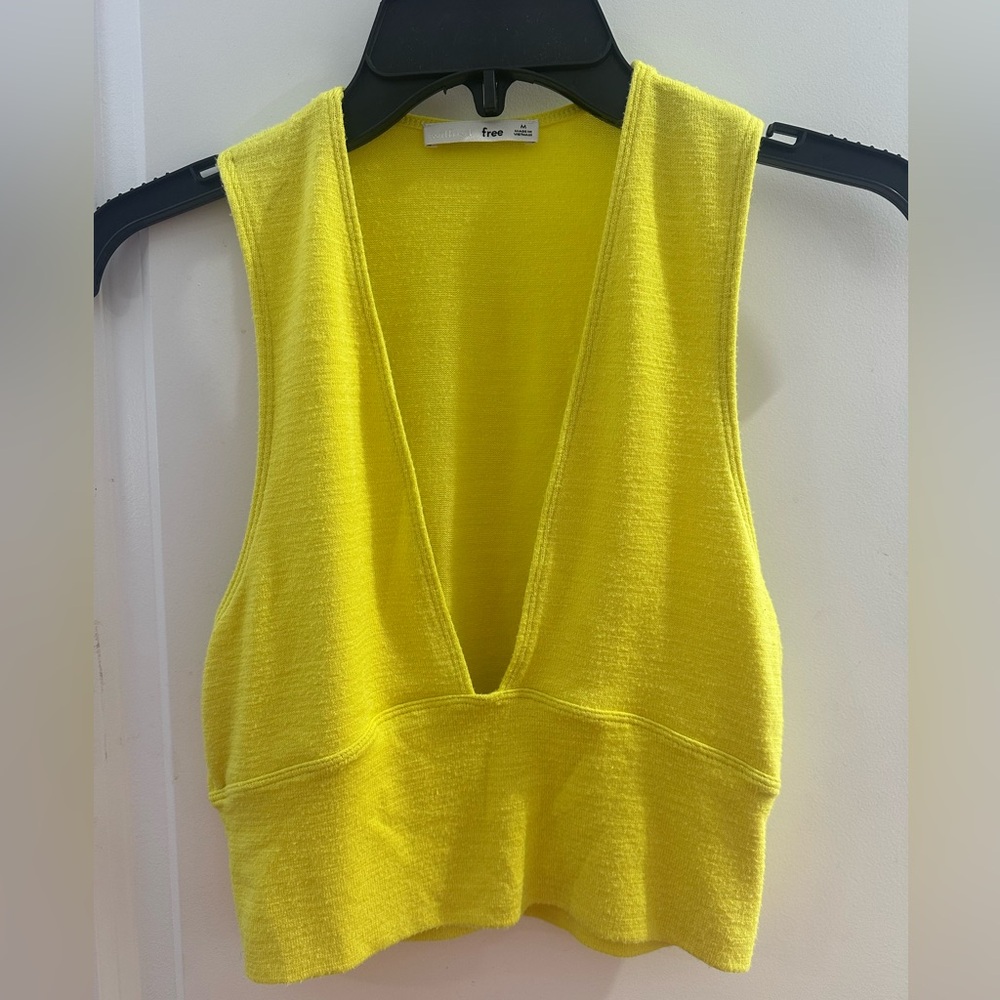 Aritzia Wilfred Bright Yellow Deep V Knit Crop Top Size M EUC Summer Trendy